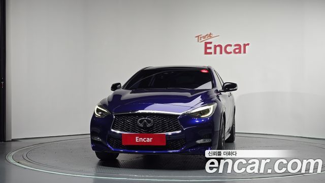 Infiniti Q30 2.0 Exclusive City Black 2017 — фото 3