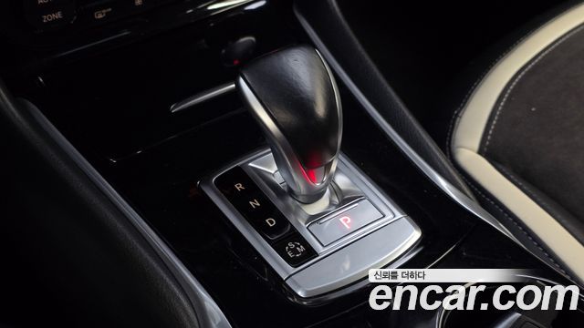 Infiniti Q30 2.0 Exclusive City Black 2017 — фото 9