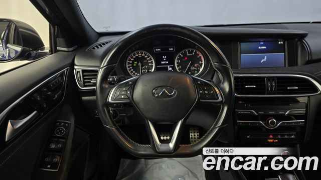 Infiniti Q30 2.0 Exclusive City Black 2017 — фото 13