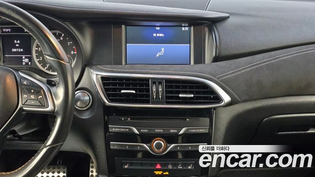 Infiniti Q30 2.0 Exclusive City Black 2017 — фото 14