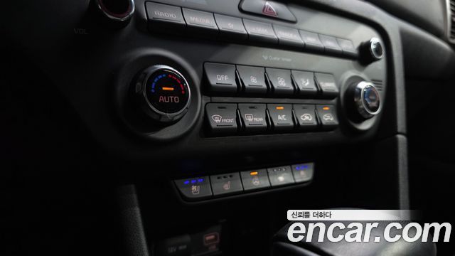 Kia Sportage The Bold Diesel 2.0 2WD Prestige 2019 — фото 36
