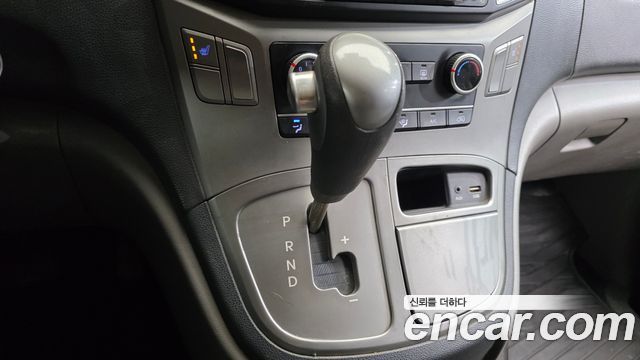 Hyundai Grand Starex 3-Seater VAN Smart Special 2016 — фото 9