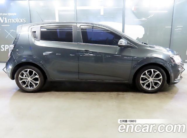 Chevrolet Aveo Hatchback 1.4 Turbo LT 2017 — фото 2