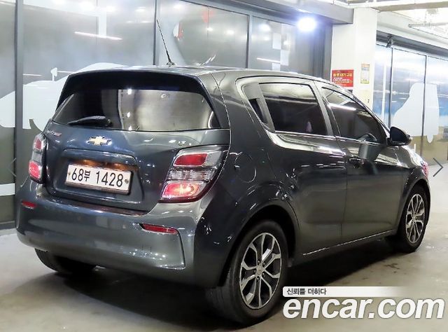 Chevrolet Aveo Hatchback 1.4 Turbo LT 2017 — фото 3