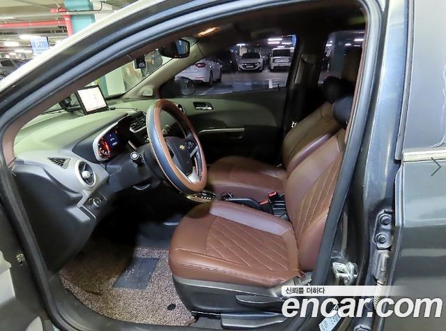 Chevrolet Aveo Hatchback 1.4 Turbo LT 2017 — фото 5