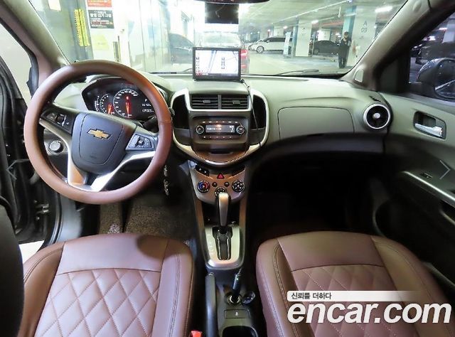 Chevrolet Aveo Hatchback 1.4 Turbo LT 2017 — фото 9