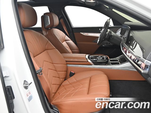 BMW 7 Series (G70) 740i xDrive M Sport 2024 — фото 10