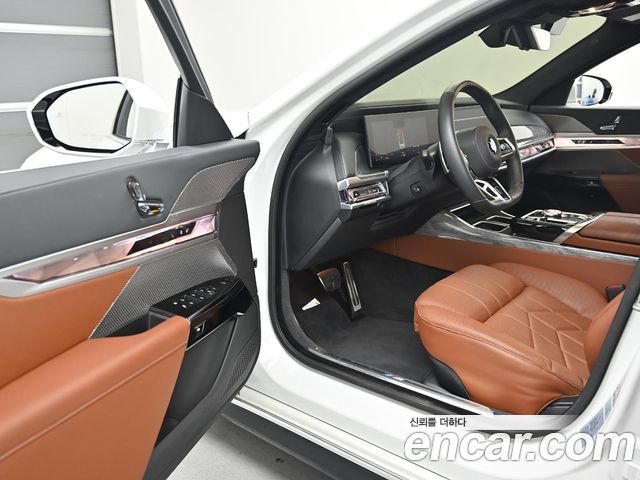 BMW 7 Series (G70) 740i xDrive M Sport 2024 — фото 15