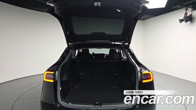 Tesla Model Y Long Range AWD 2022 — фото 24