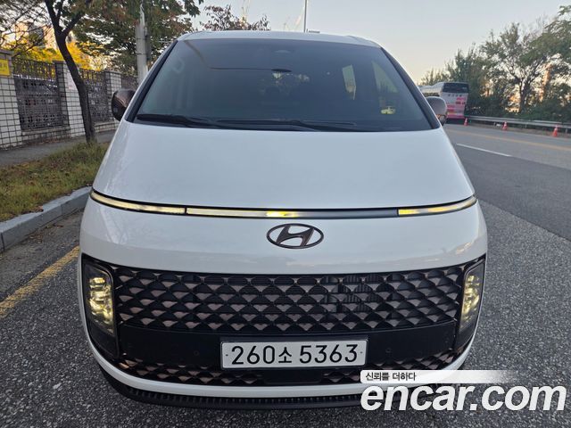 Hyundai Staria Lounge 9-Seater Prestige