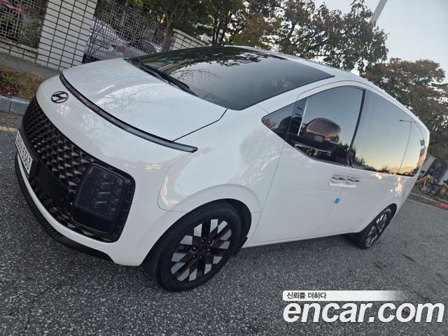Hyundai Staria Lounge 9-Seater Prestige 2022 — фото 2