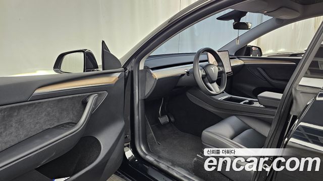 Tesla Model Y RWD 2023 — фото 10