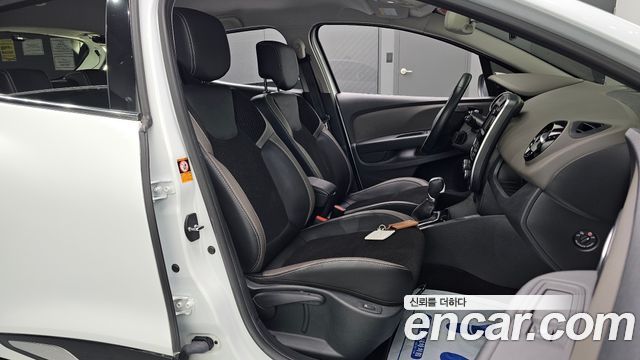 Renault Korea Clio Intens 2018 — фото 12