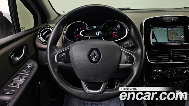 Renault Korea Clio Intens 2018 — фото 14