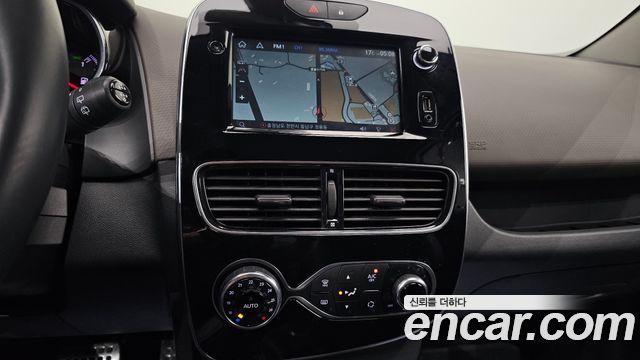 Renault Korea Clio Intens 2018 — фото 16