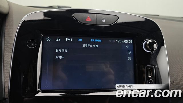 Renault Korea Clio Intens 2018 — фото 18