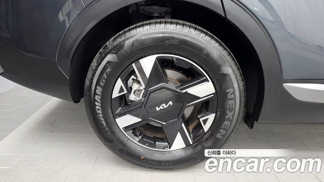 Kia Sportage (V) Gasoline 1.6 Turbo 2WD Prestige 2025 — фото 5