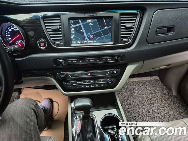 Kia Carnival 9-Seater Noblesse 2019 — фото 9