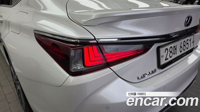 Lexus ES300h (VII) Luxury 2019 — фото 23
