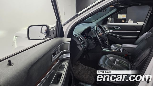 Ford Explorer 2.3 Limited 4WD 5th 2019 — фото 10