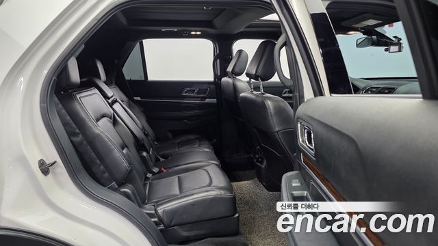 Ford Explorer 2.3 Limited 4WD 5th 2019 — фото 16