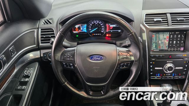 Ford Explorer 2.3 Limited 4WD 5th 2019 — фото 17