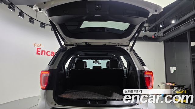 Ford Explorer 2.3 Limited 4WD 5th 2019 — фото 23