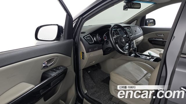 Kia Carnival 9-seater Prestige 2016 — фото 10