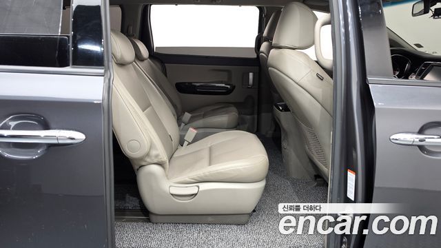 Kia Carnival 9-seater Prestige 2016 — фото 11