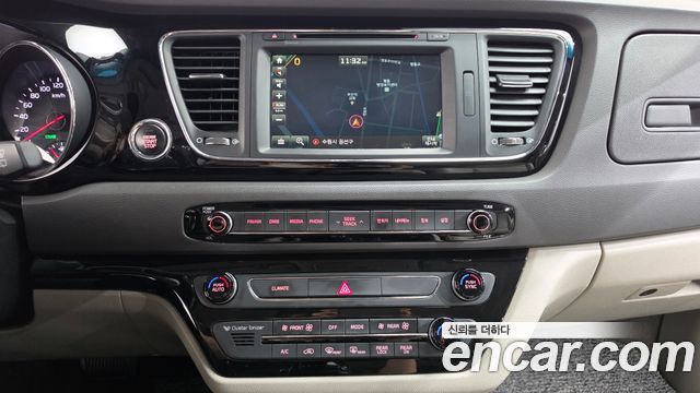 Kia Carnival 9-seater Prestige 2016 — фото 12