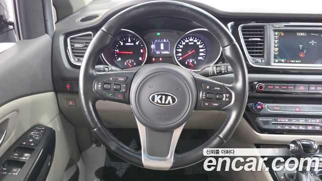 Kia Carnival 9-seater Prestige 2016 — фото 13