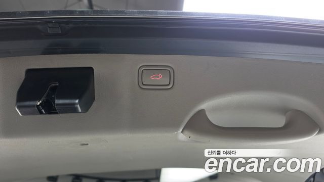 Kia Carnival 9-seater Prestige 2016 — фото 16