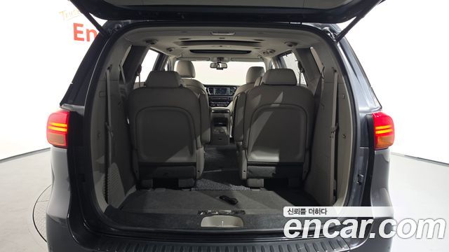 Kia Carnival 9-seater Prestige 2016 — фото 17