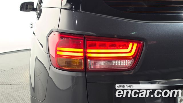 Kia Carnival 9-seater Prestige 2016 — фото 23