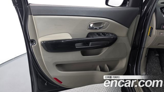 Kia Carnival 9-seater Prestige 2016 — фото 24