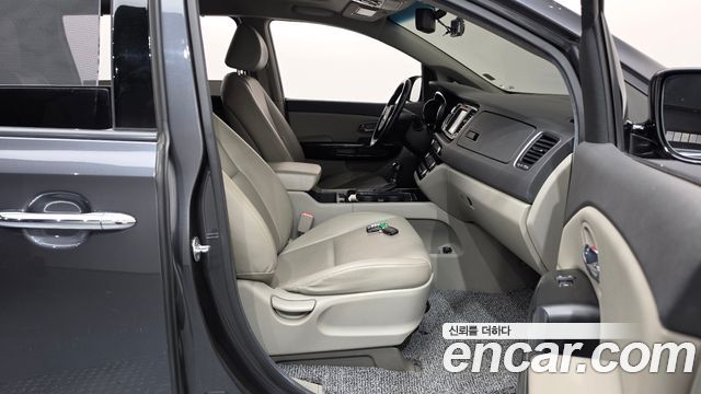 Kia Carnival 9-seater Prestige 2016 — фото 26