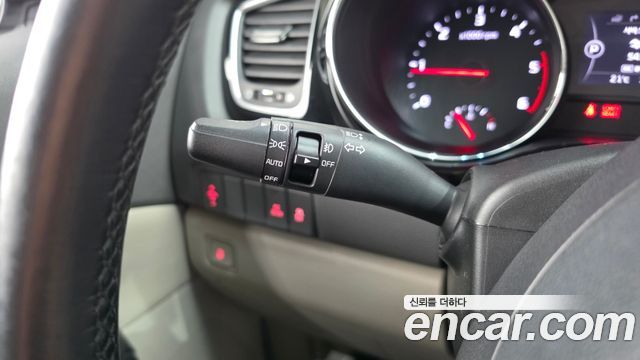 Kia Carnival 9-seater Prestige 2016 — фото 29