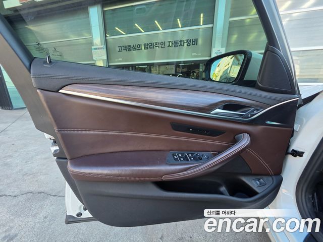 BMW 5 Series (G30) 520d xDrive Luxury Plus 2018 — фото 4
