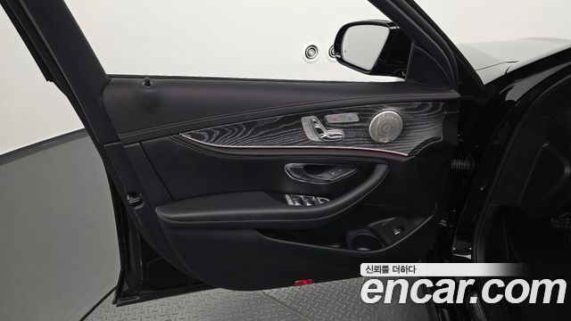 Mercedes-Benz E-Class (W213) E350 4MATIC AMG Line 2022 — фото 30