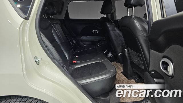 Kia Soul 1.6 GDi Trendy 2016 — фото 12