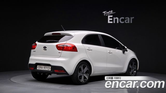 Kia Pride 1.6 GDI Hatchback Prestige 2013 — фото 2