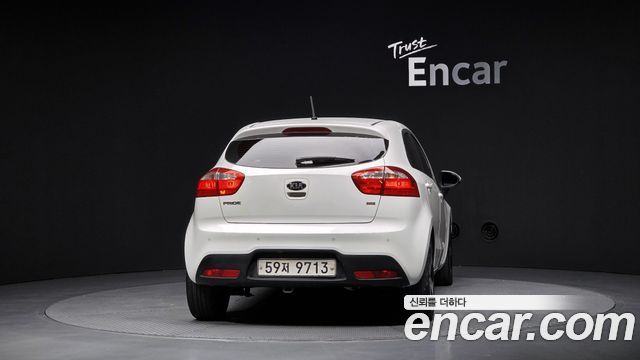 Kia Pride 1.6 GDI Hatchback Prestige 2013 — фото 4