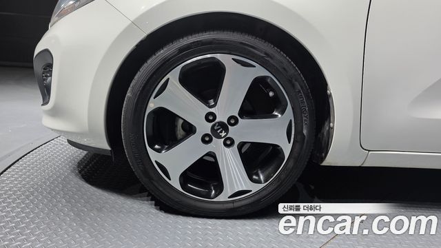 Kia Pride 1.6 GDI Hatchback Prestige 2013 — фото 5