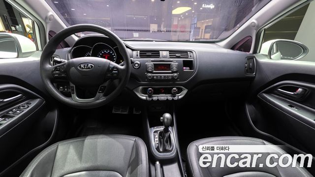 Kia Pride 1.6 GDI Hatchback Prestige 2013 — фото 7