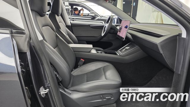 Tesla Model Y RWD 2025 — фото 11