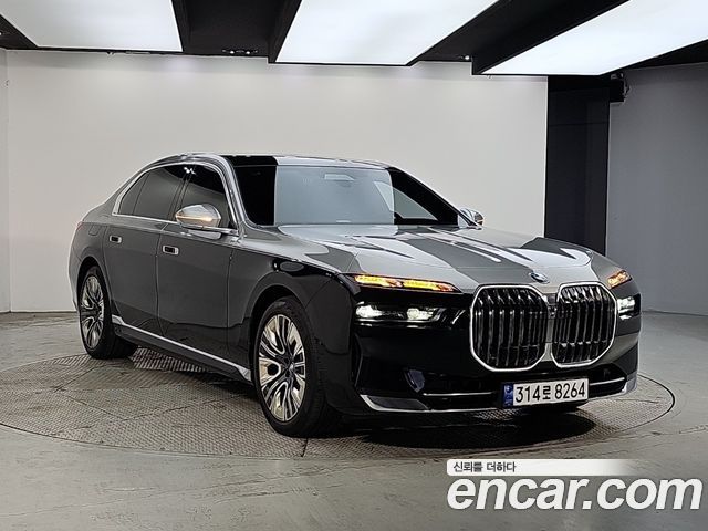 BMW 7 Series (G70) 740d xDrive Design Pure Excellence 2023 — фото 2