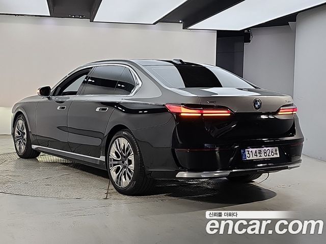 BMW 7 Series (G70) 740d xDrive Design Pure Excellence 2023 — фото 3
