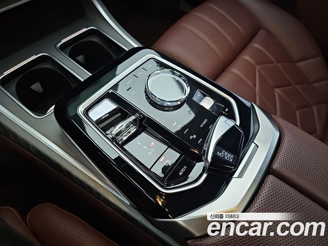 BMW 7 Series (G70) 740d xDrive Design Pure Excellence 2023 — фото 8