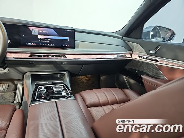 BMW 7 Series (G70) 740d xDrive Design Pure Excellence 2023 — фото 10