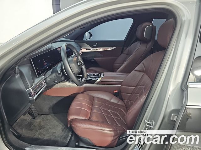 BMW 7 Series (G70) 740d xDrive Design Pure Excellence 2023 — фото 15
